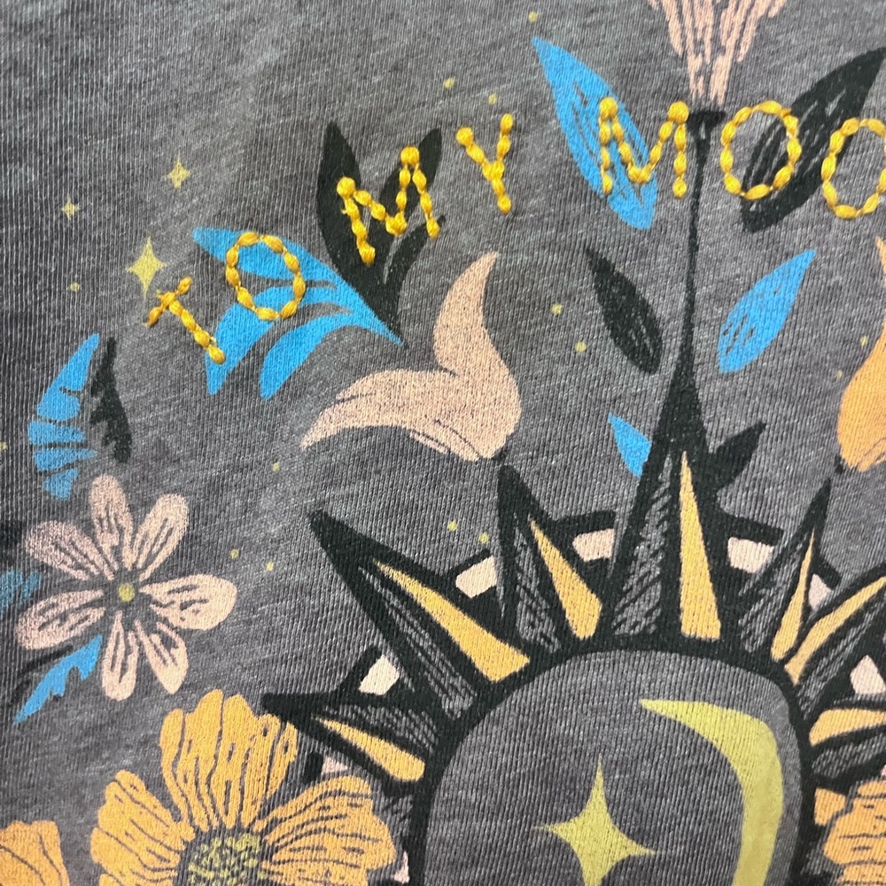 ✨ Celestial Embroidered Lucky Brand Tee - Picture 7 of 10